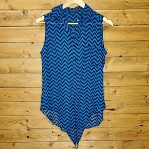 ♥️ 3/$15 Wishful Park chevron blue & black sleeveless sheer button down size S
